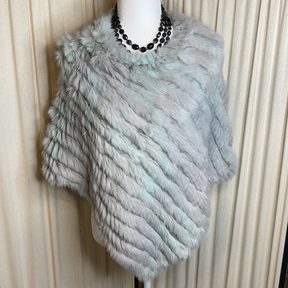 OSFM- FUR GRAY & BLUE FUZZY KINTED PONCHO OR SHRUG - Picture 3 of 11